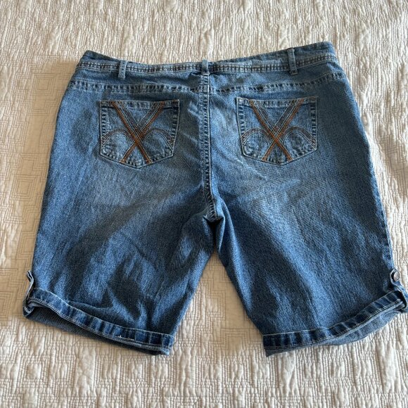 Two for one!!!!  Plus Size Denim Bermuda shorts and Beige Linen shorts - Picture 4 of 10